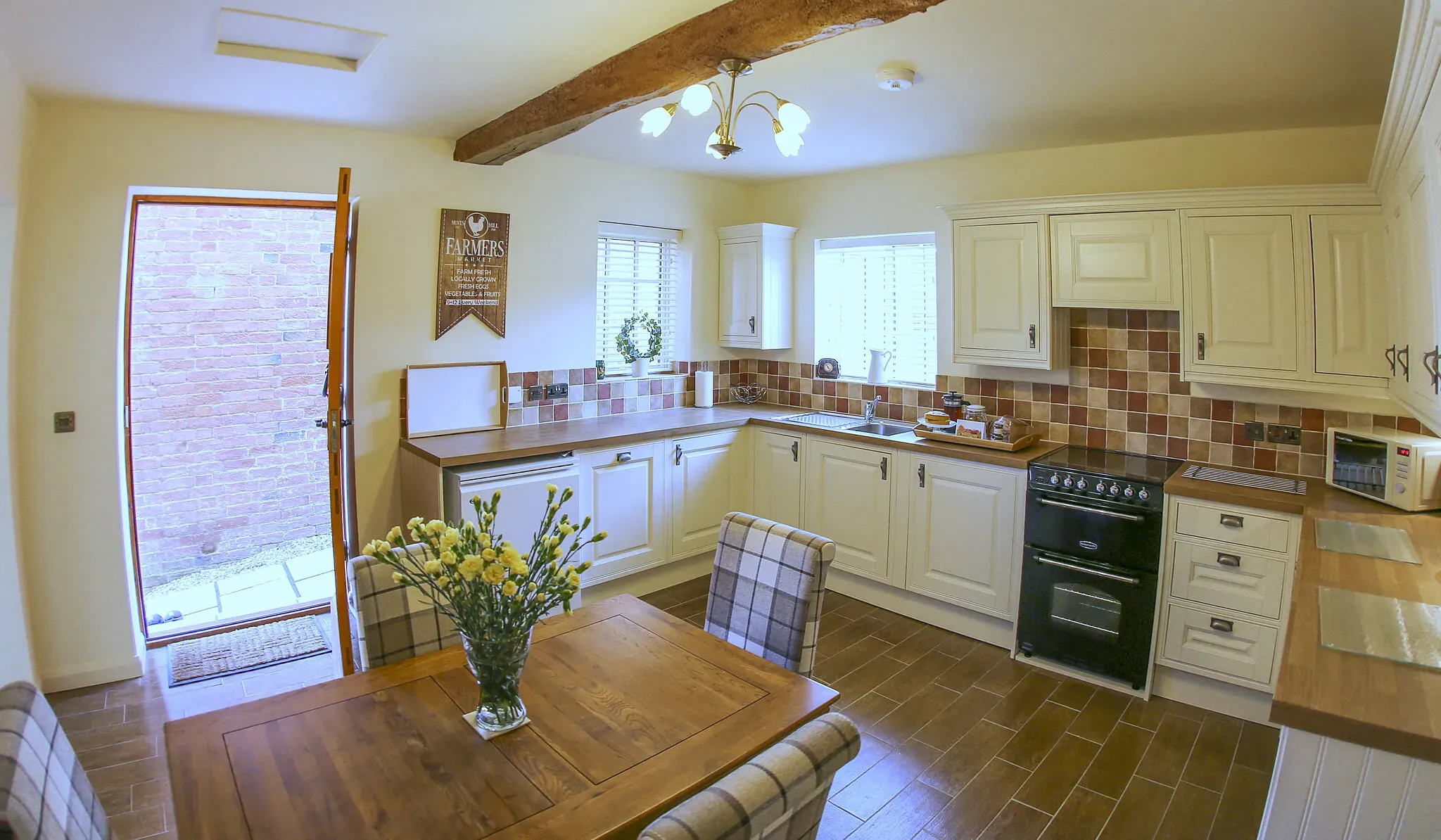 Second view of the Chestnut Barn kitchen-diner